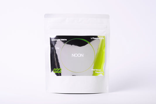 Ceremoniālā matcha zip-lock iepakojumā 100g no priekšas uz balta fona