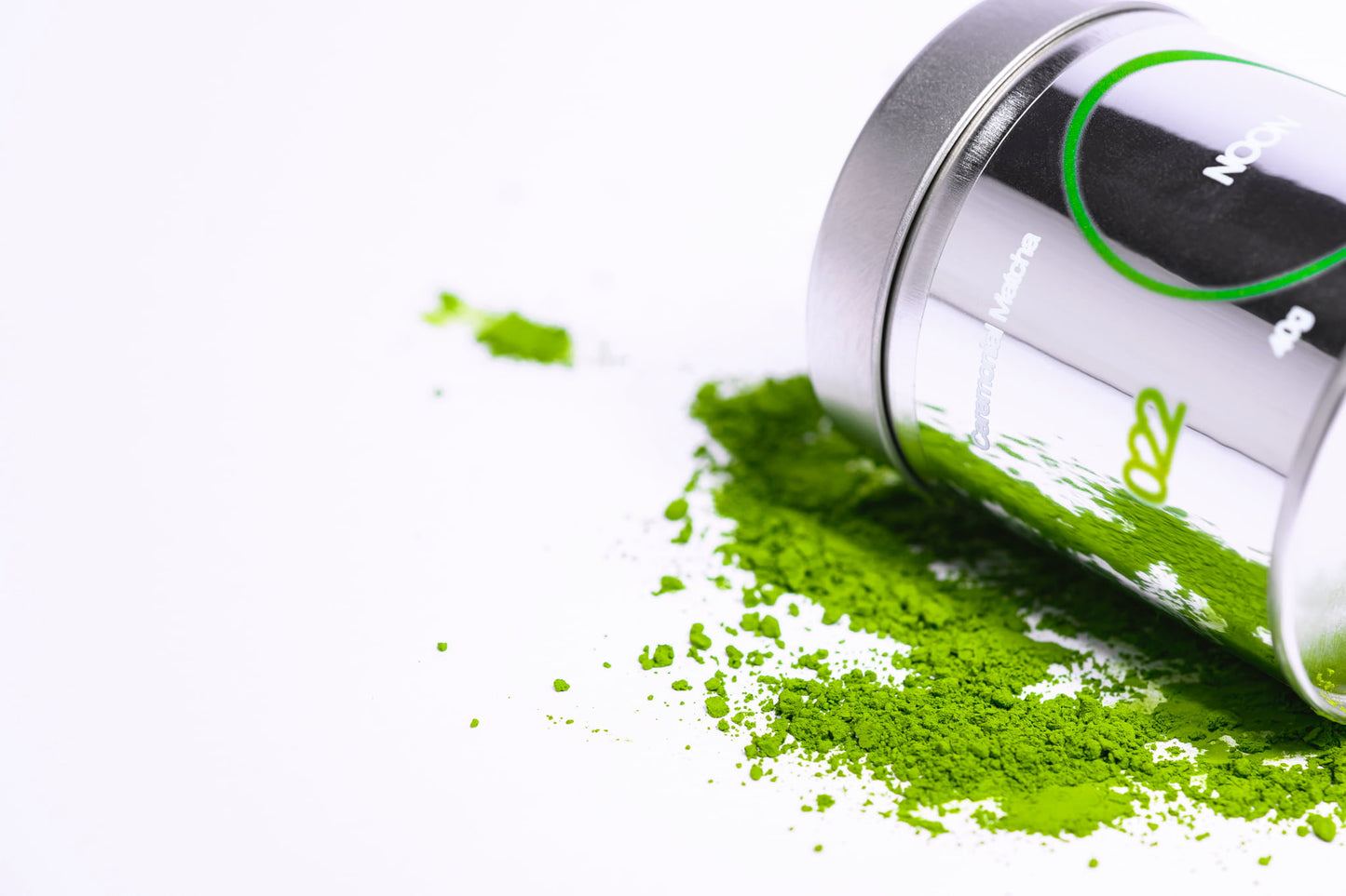 Ceremoniālā matcha budža 40g ar sānu uz matcha pulvera 