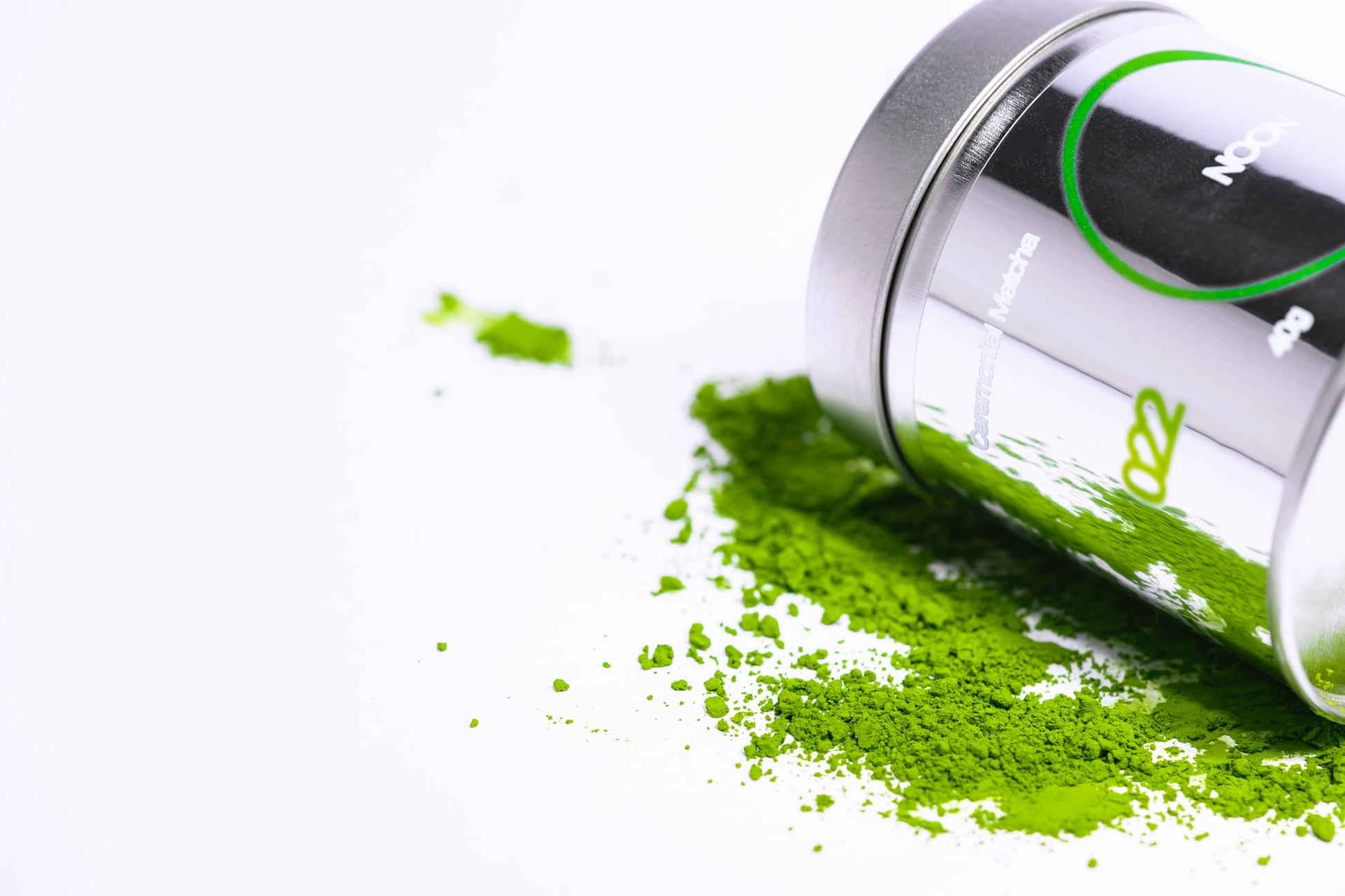 Ceremoniālā matcha budža 40g ar sānu uz matcha pulvera 